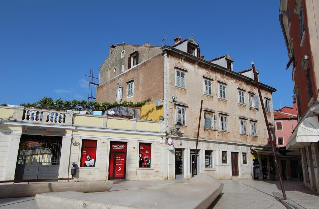 Apartments Casa Menis Ровінь Екстер'єр фото