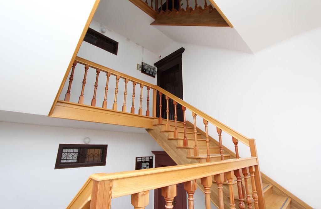 Apartments Casa Menis Ровінь Екстер'єр фото