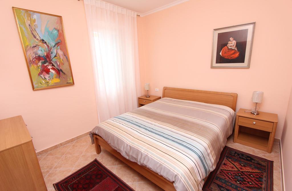 Apartments Casa Menis Ровінь Номер фото
