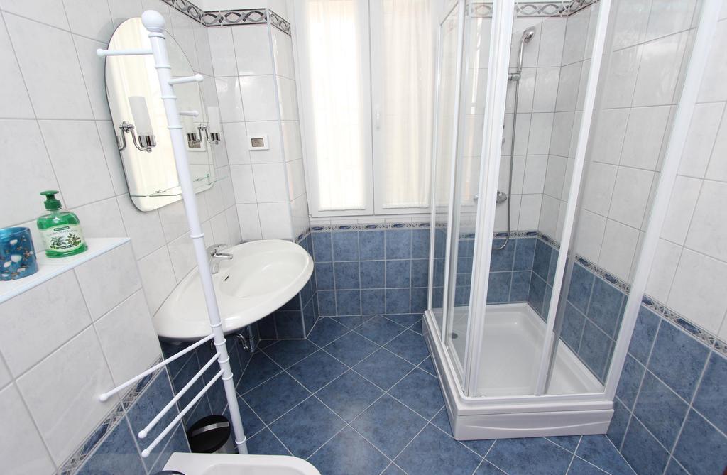 Apartments Casa Menis Ровінь Екстер'єр фото