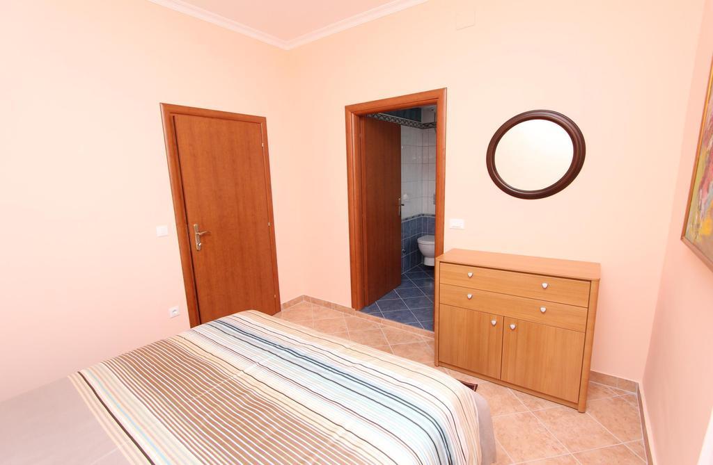 Apartments Casa Menis Ровінь Екстер'єр фото