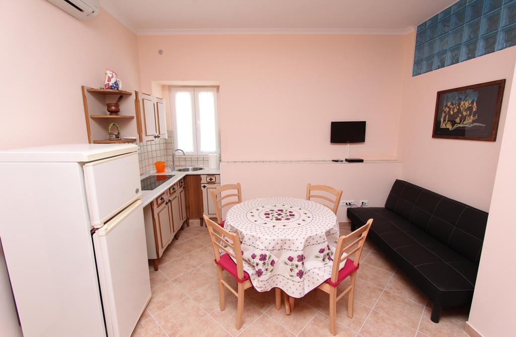 Apartments Casa Menis Ровінь Номер фото