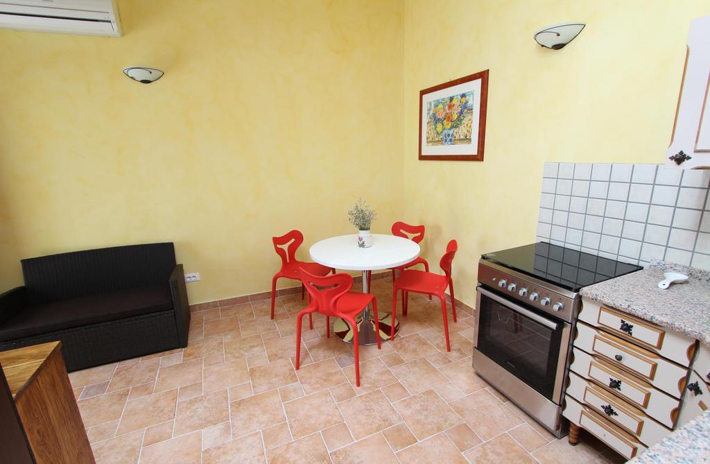 Apartments Casa Menis Ровінь Номер фото