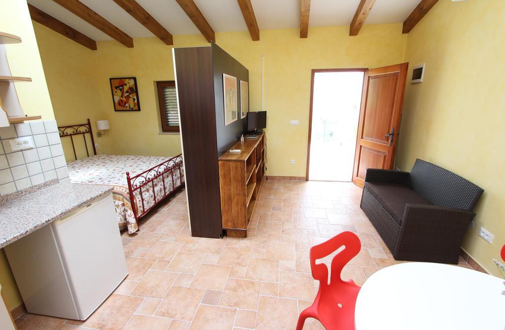 Apartments Casa Menis Ровінь Номер фото