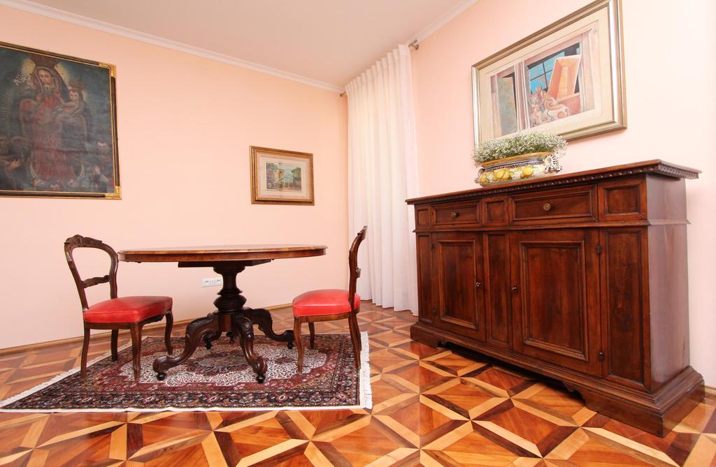 Apartments Casa Menis Ровінь Номер фото