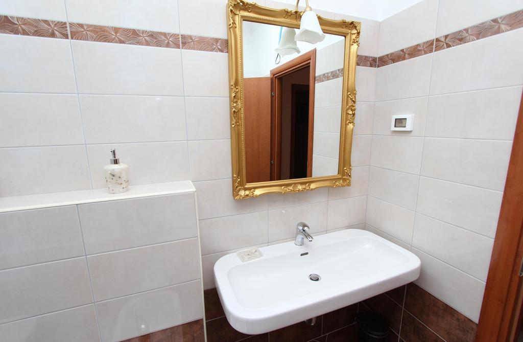 Apartments Casa Menis Ровінь Номер фото